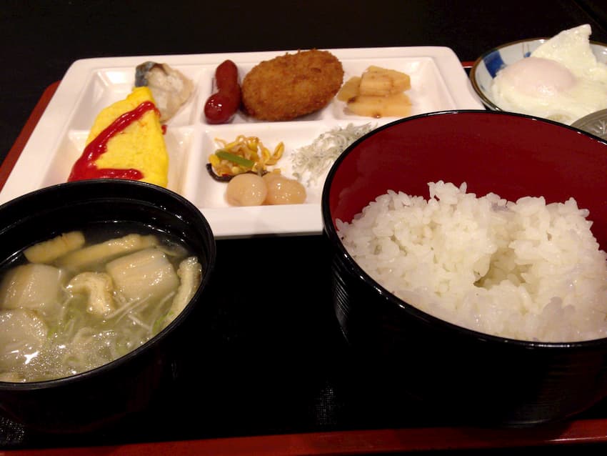 朝食