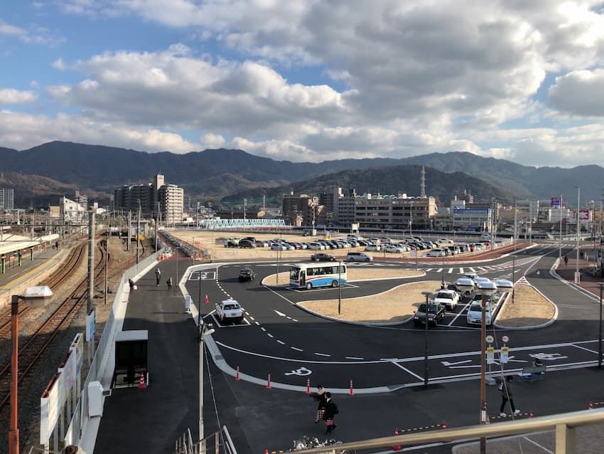 向洋駅前