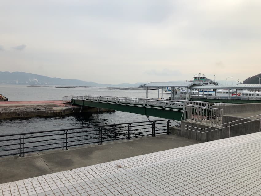 フェリー乗り場