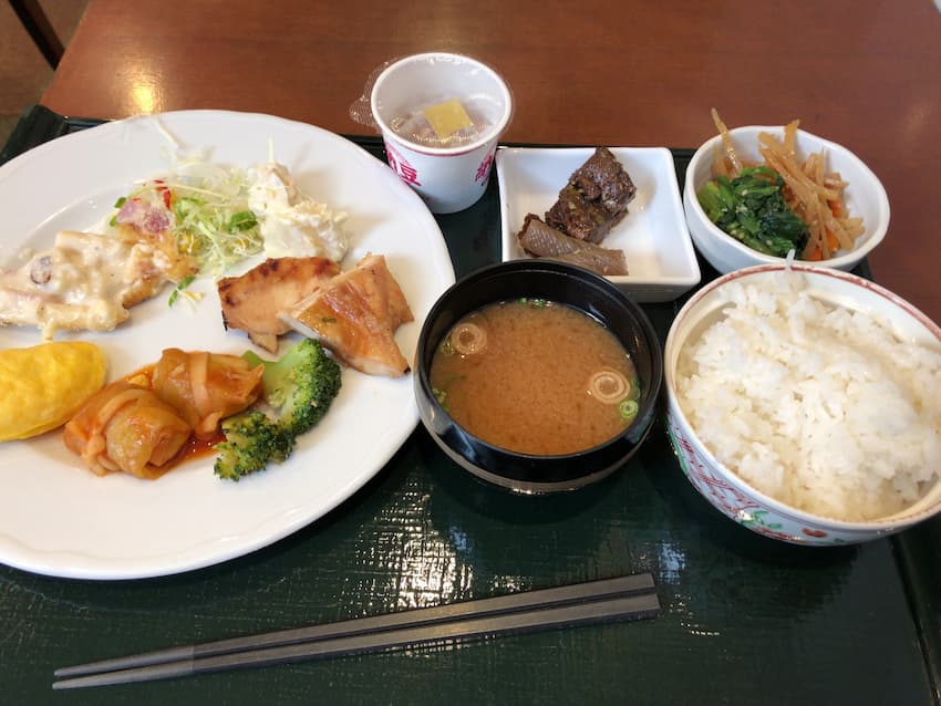 朝食