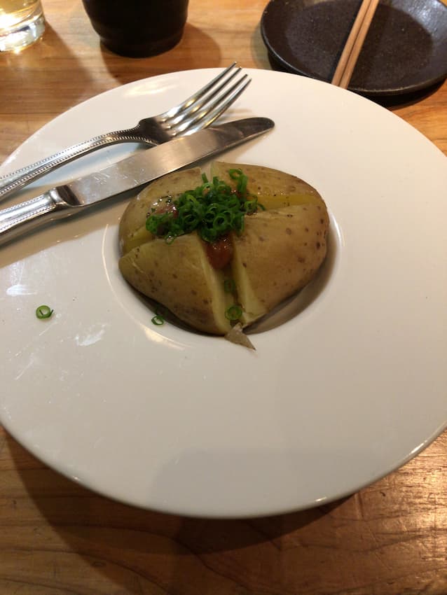 ホクホクポテトガーリックバターまぐろの酒盗のせ