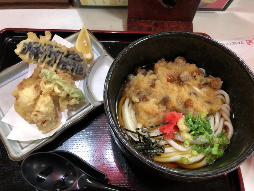 たこ天ぷらとなめこおろしうどん