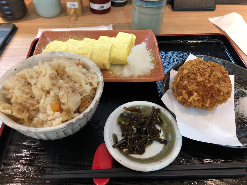 炊き込みご飯、だし巻き卵、コロッケ