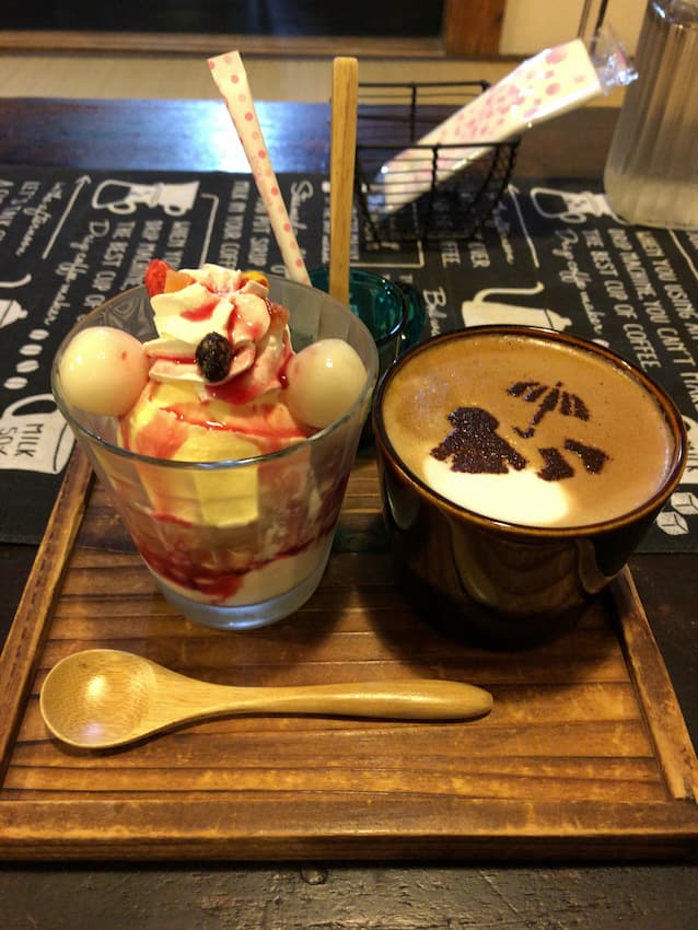 カフェモカとヨーグルトパフェ