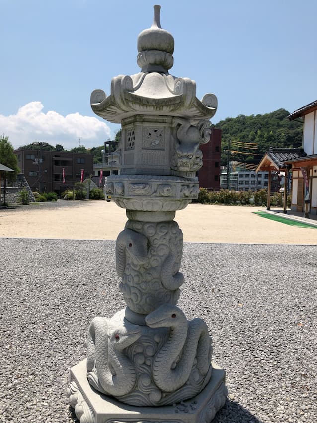 白蛇神社