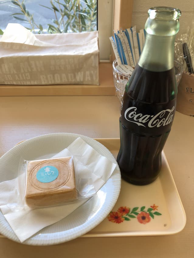 ミルク最中と瓶コーラ