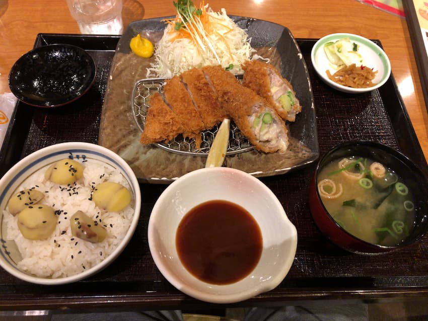 甘とろ豚のハーフロースとアスパラチーズ巻き定食