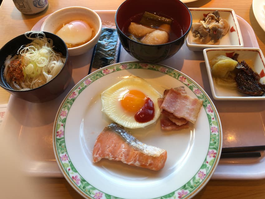 朝食