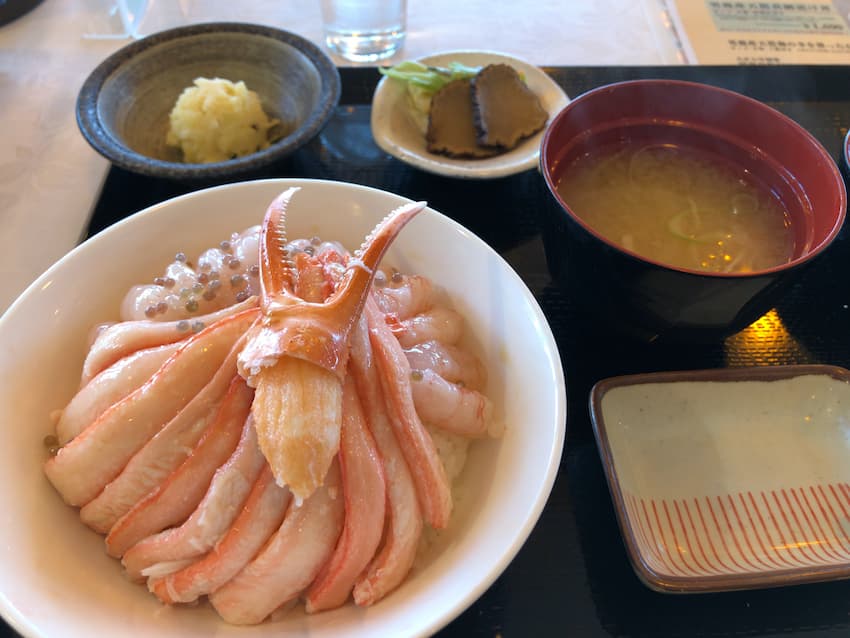 男鹿産天然甘海老と紅ズワイ蟹の2色丼