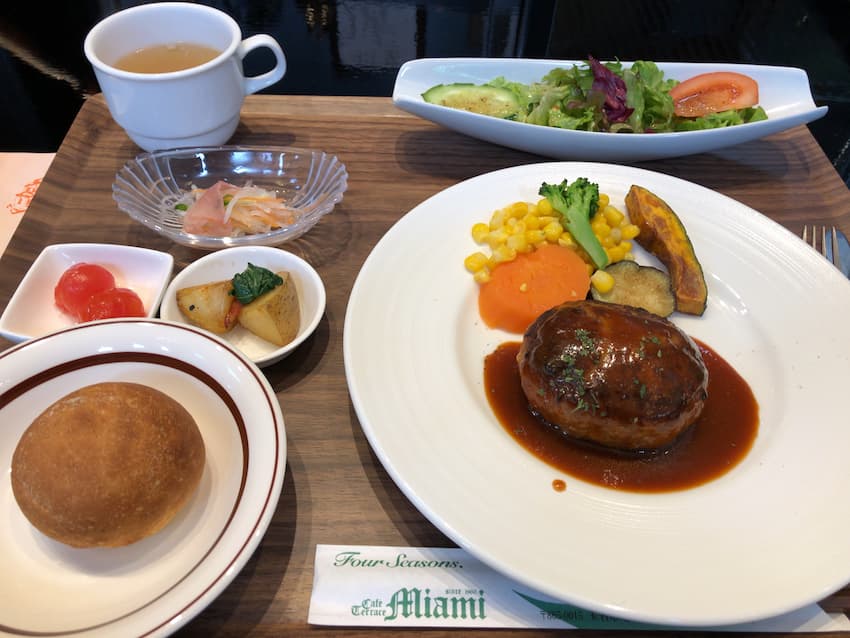ハンバーグランチプレート