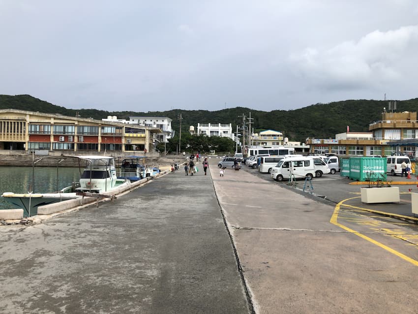 座間味港