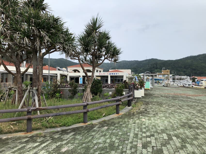 座間味港