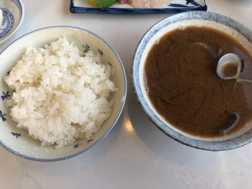 ご飯と貝汁