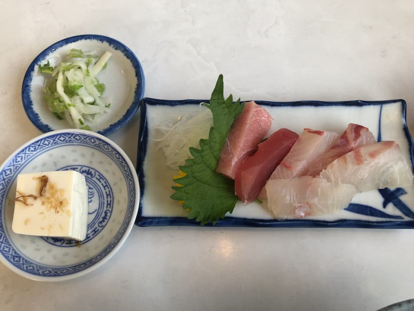 刺身、冷奴、大根の漬物