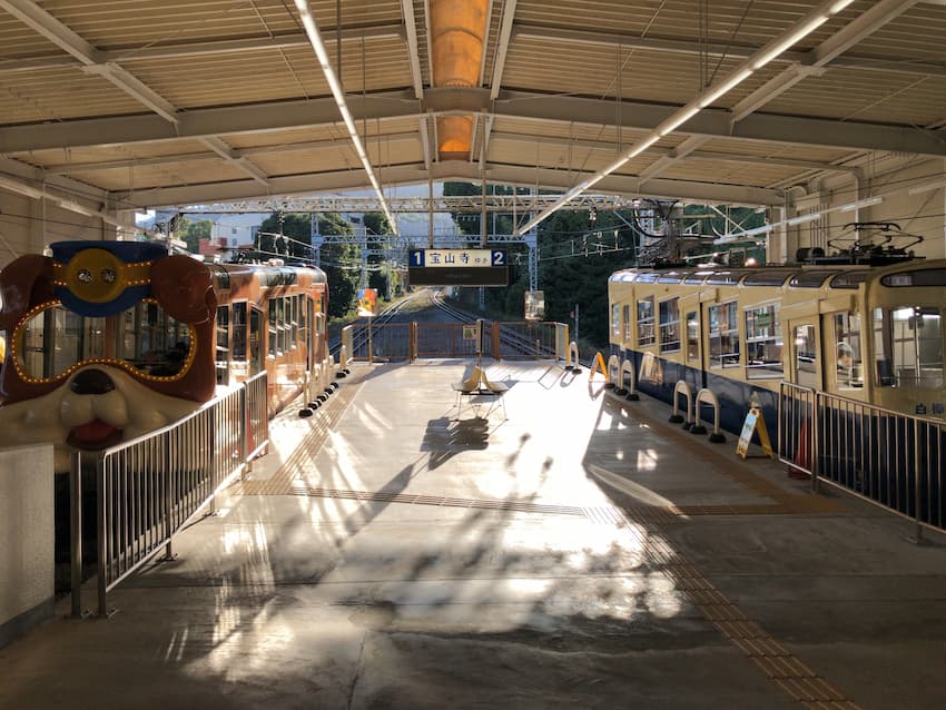 鳥居前駅