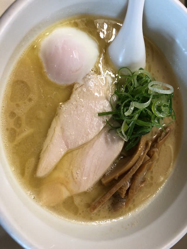 鶏白湯醤油らーめん