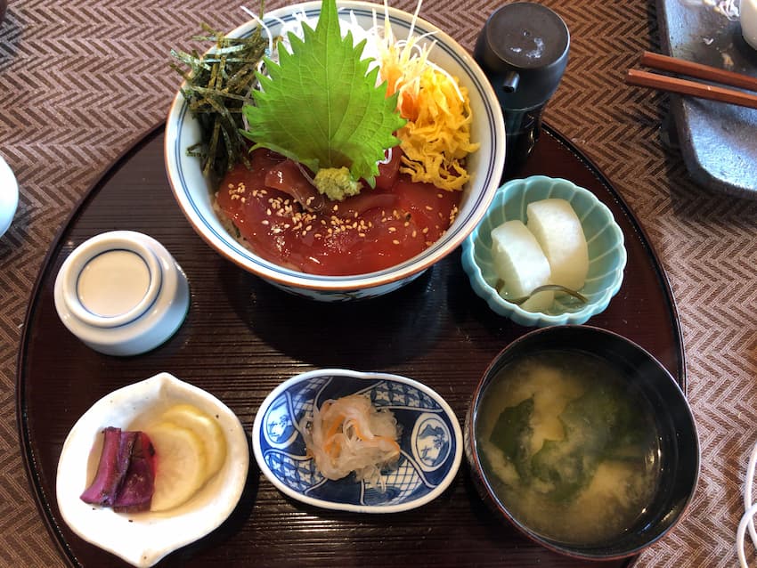 三崎まぐろ漬け丼