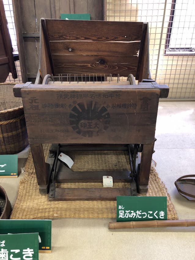 足踏み脱穀機