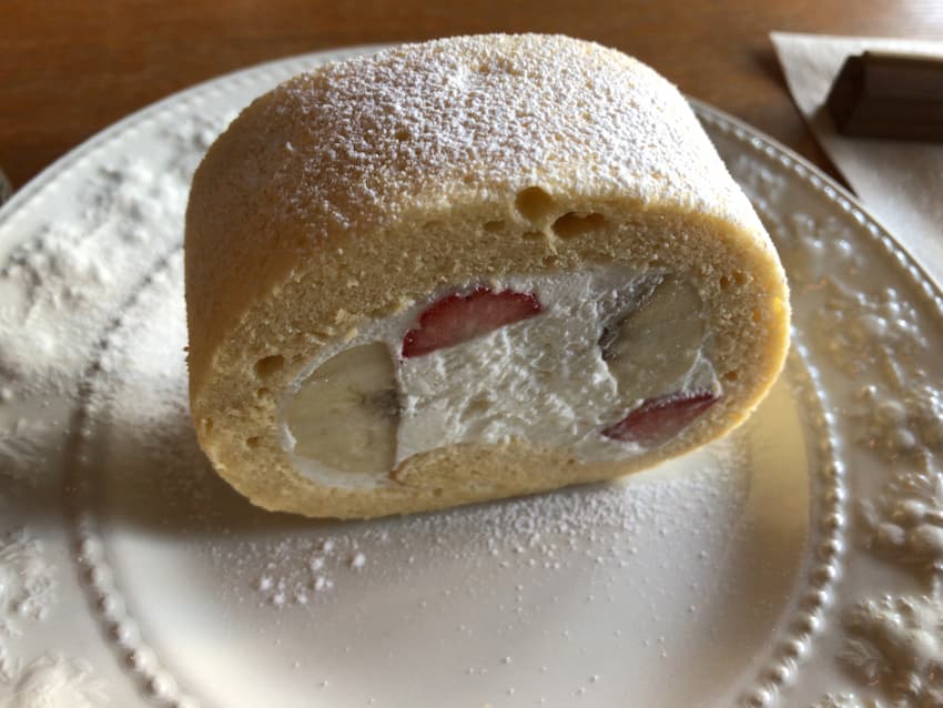 苺とバナナのロールケーキ