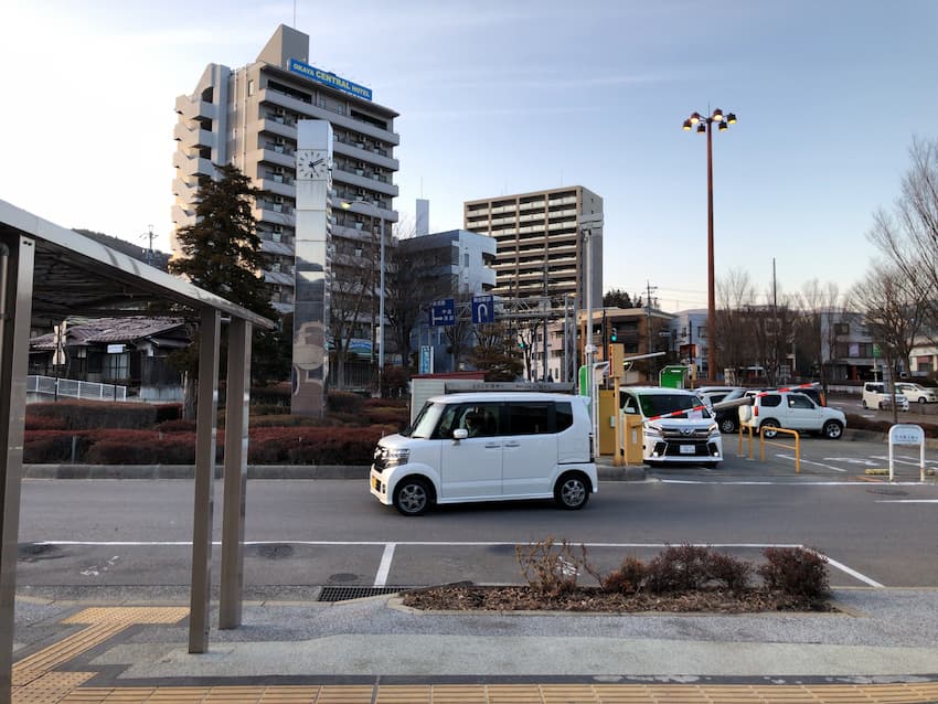 岡谷駅前