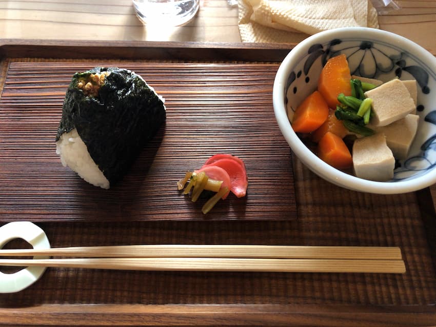 高野豆腐のお惣菜とおにぎり