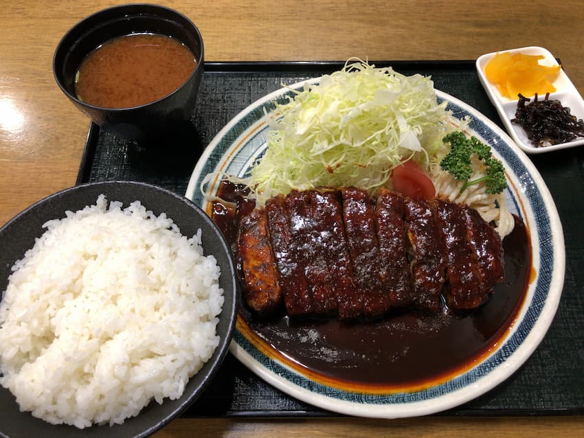 厚切り味噌かつ定食