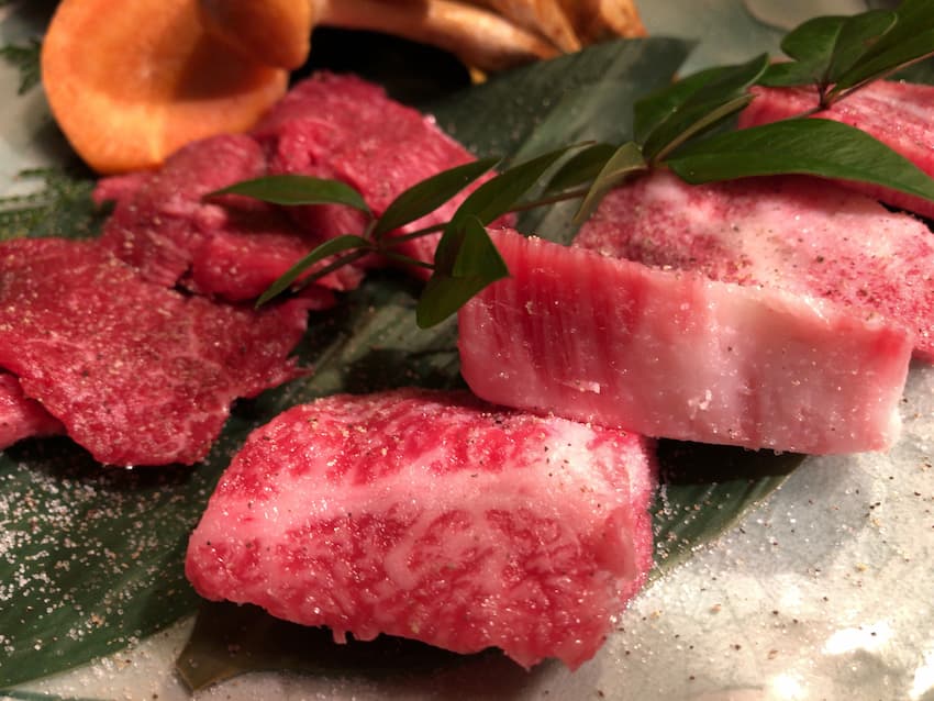 飛騨牛盛り合わせと野菜